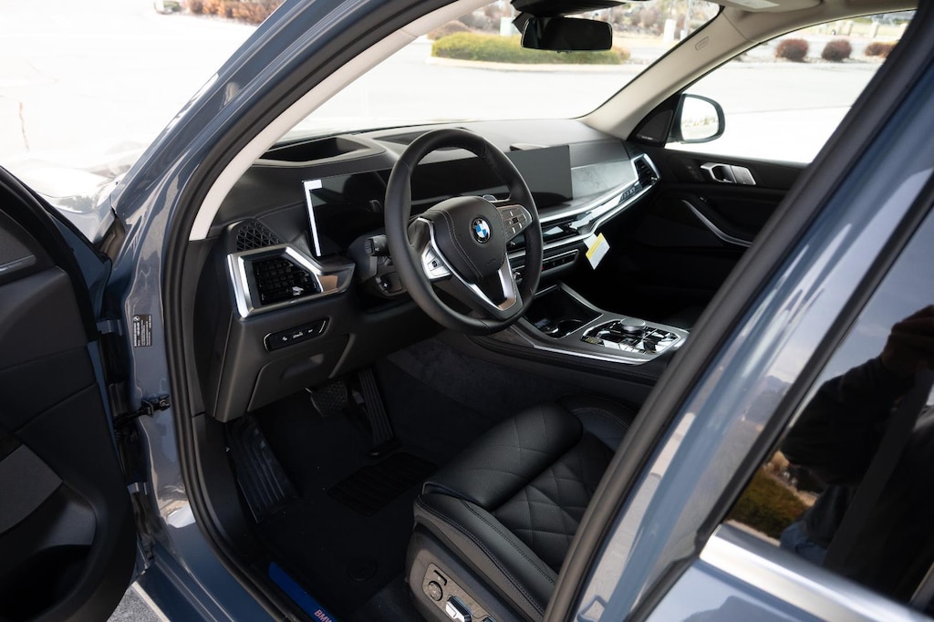 New 2026 BMW X7 xDrive40i Sports Activity Vehicle
