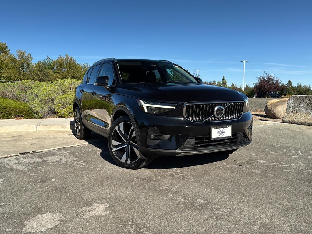 Certified 2024 Volvo XC40 Ultimate Bright Theme SUV