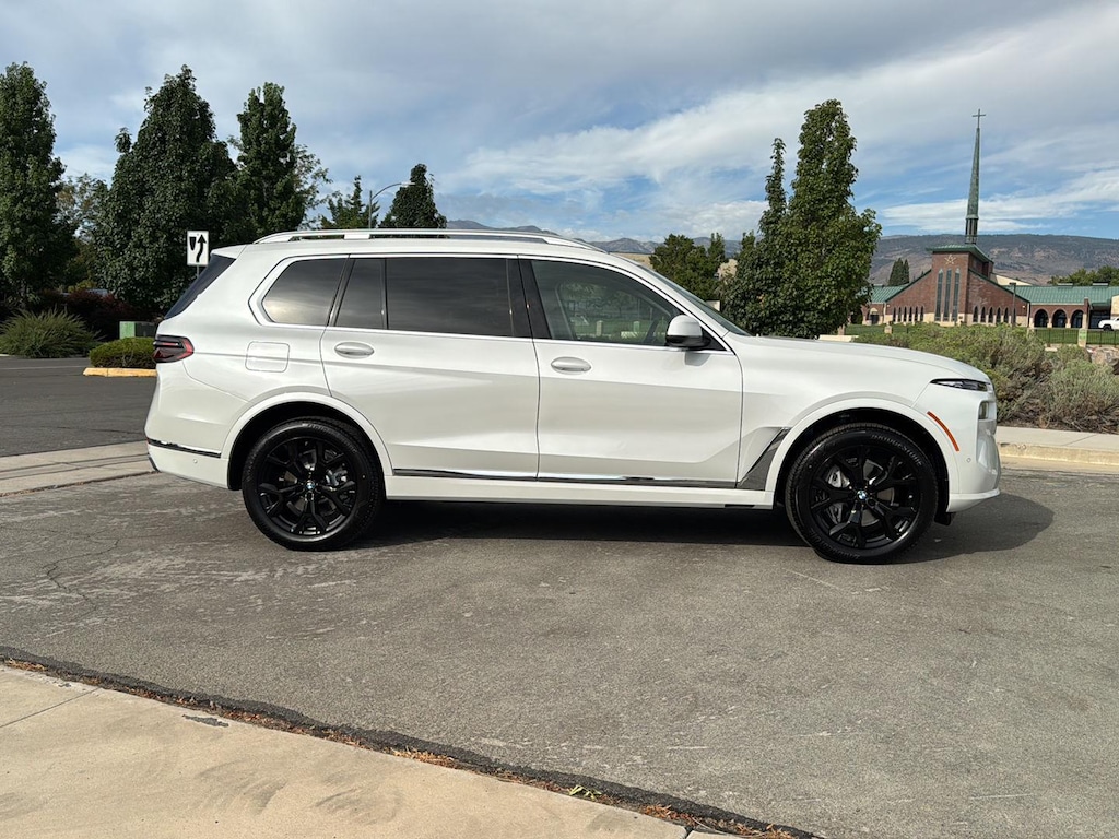 New 2027 BMW X7 xDrive40i Sports Activity Vehicle