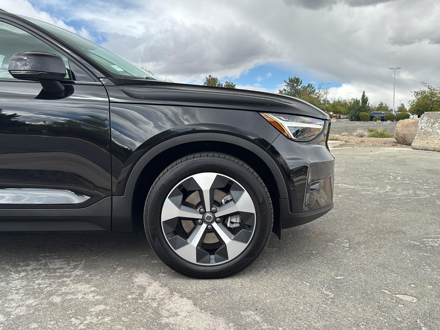2025 Volvo XC40 Plus - Photo 16