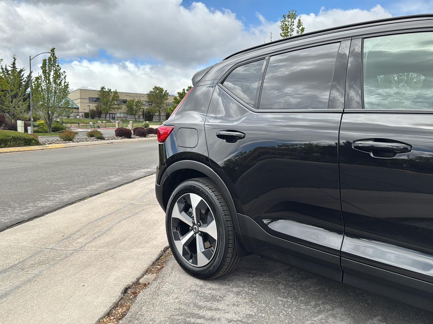 2025 Volvo XC40 Plus - Photo 21
