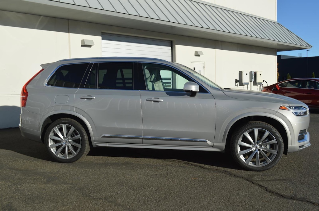 Used 2025 Volvo XC90 B5 Core SUV