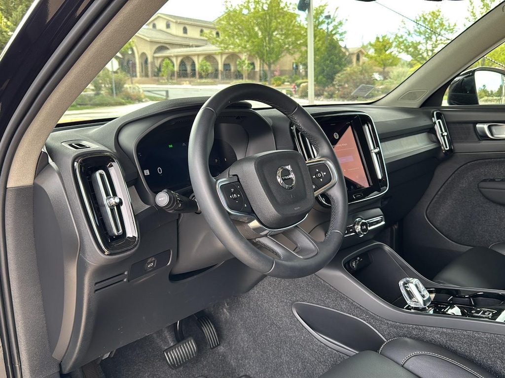 Certified 2025 Volvo XC40 Plus Bright Theme SUV