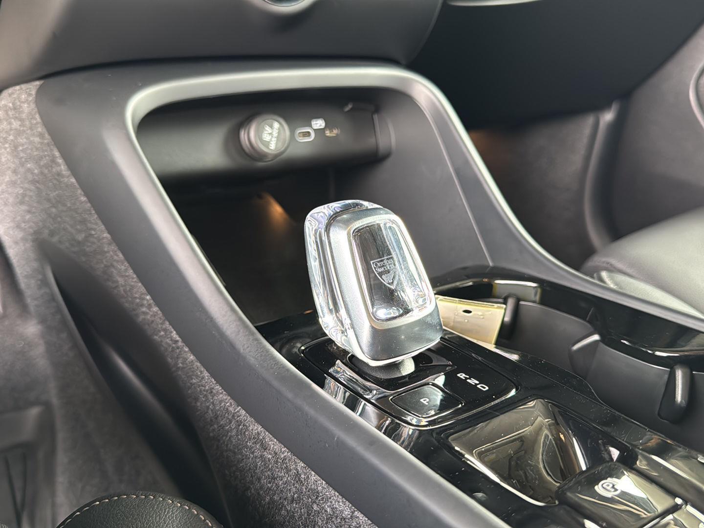 2025 Volvo XC40 Plus - Photo 18