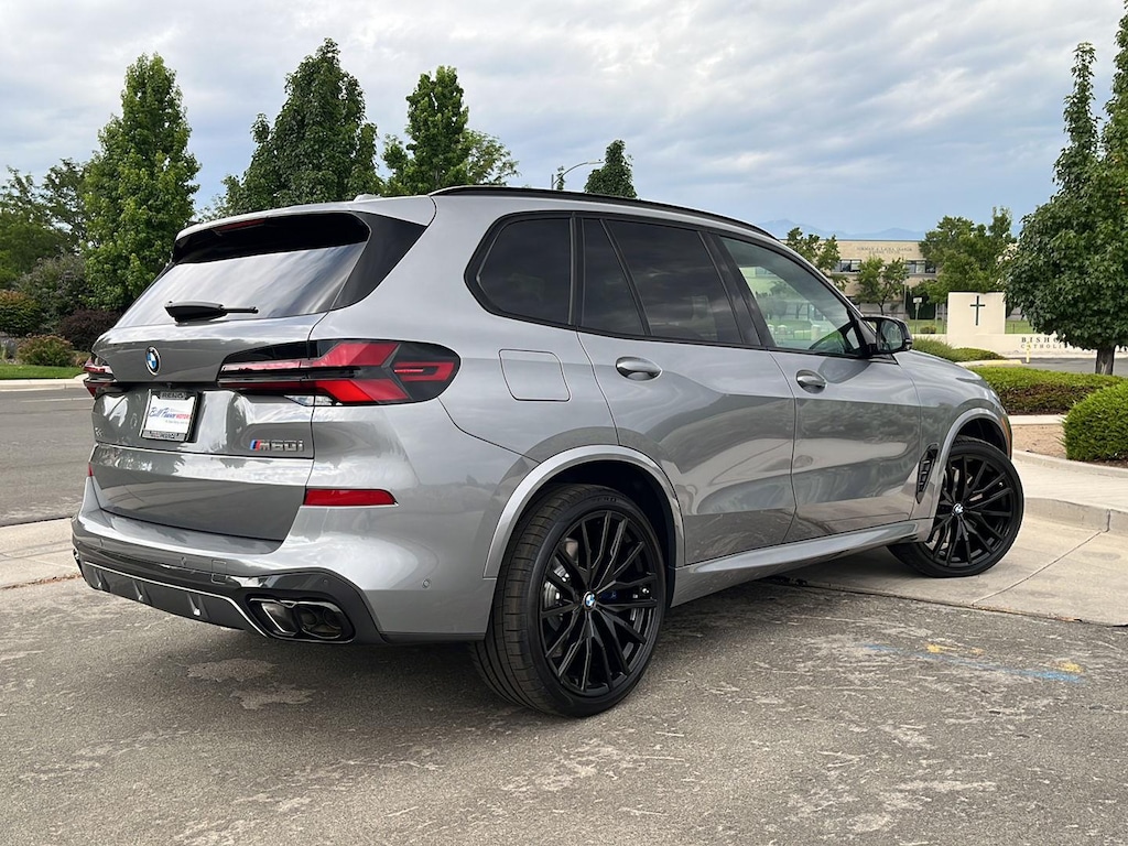 New 2026 BMW X5 M60i Sports Activity Vehicle