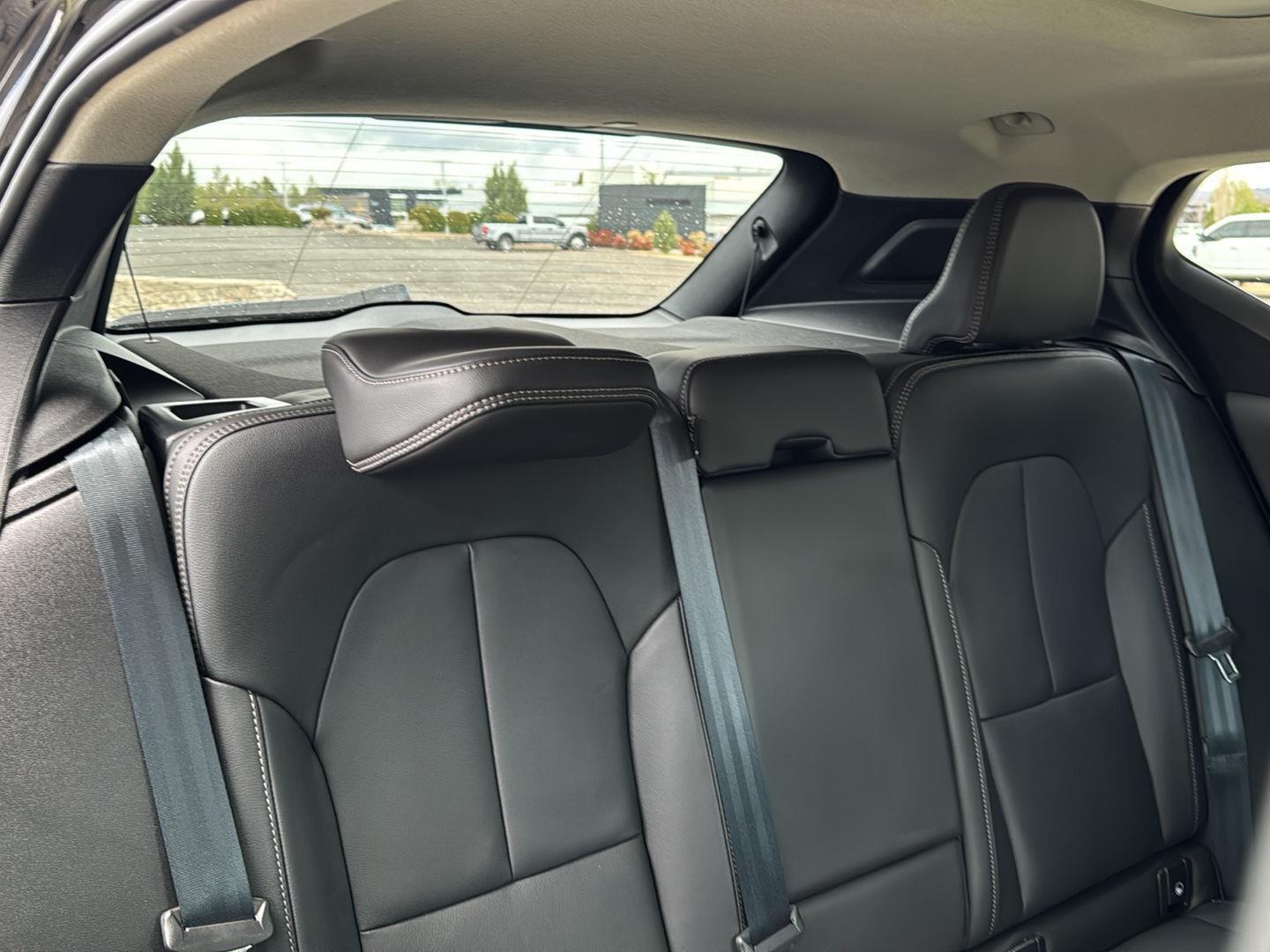 2025 Volvo XC40 Plus - Photo 11