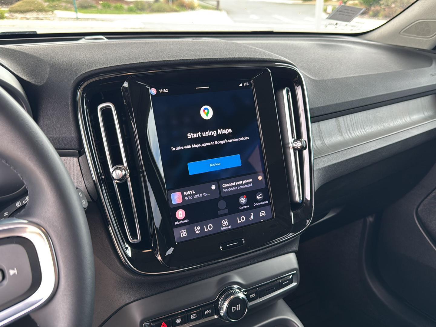 2025 Volvo XC40 Plus - Photo 17