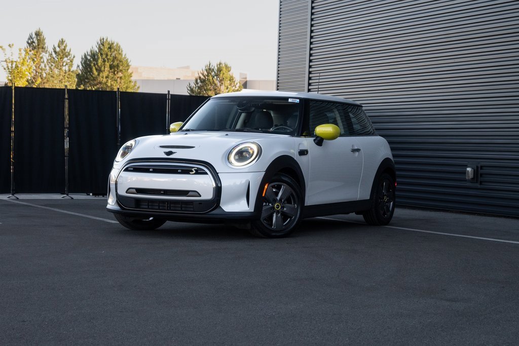 2024 MINI Hardtop 2 Door SE's photo