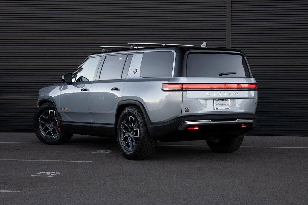 2023 Rivian R1S Adventure photo 3
