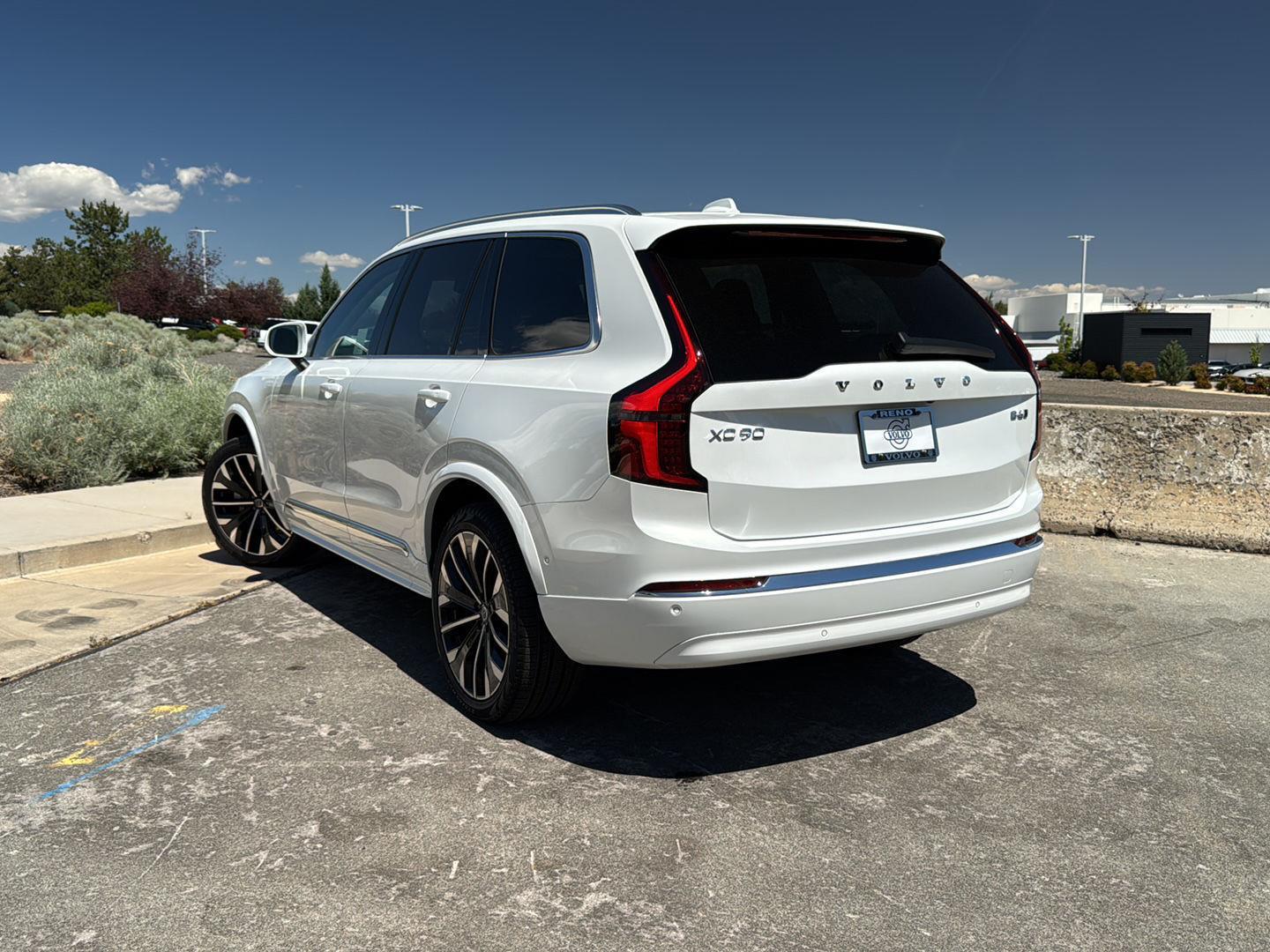 2026 Volvo XC90 Plus - Photo 8