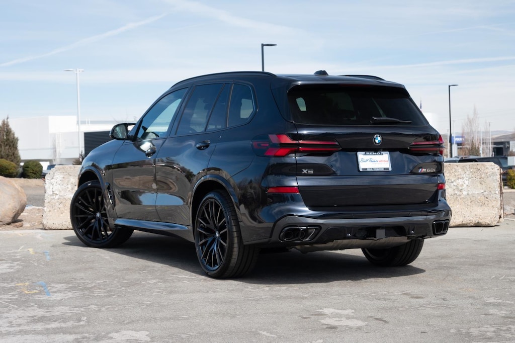New 2026 BMW X5 M60i Sports Activity Vehicle