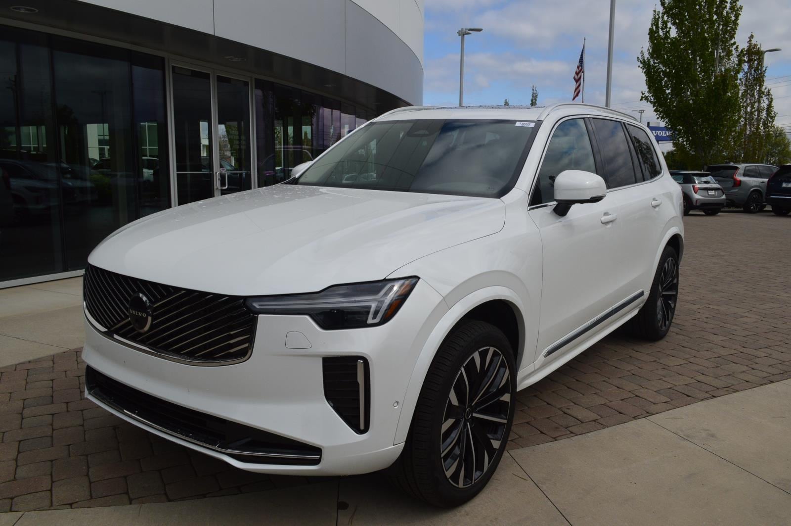 2026 Volvo XC90 B6 Plus Bright 6-Seater 4WD's photo