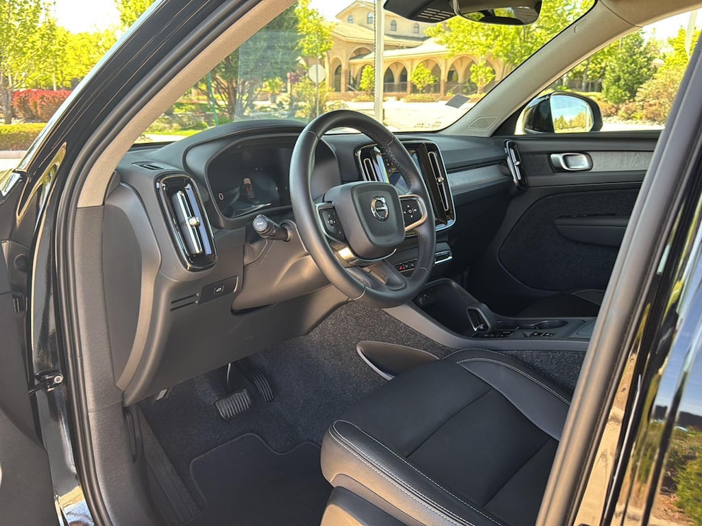 Certified 2025 Volvo XC40 Core Bright Theme SUV