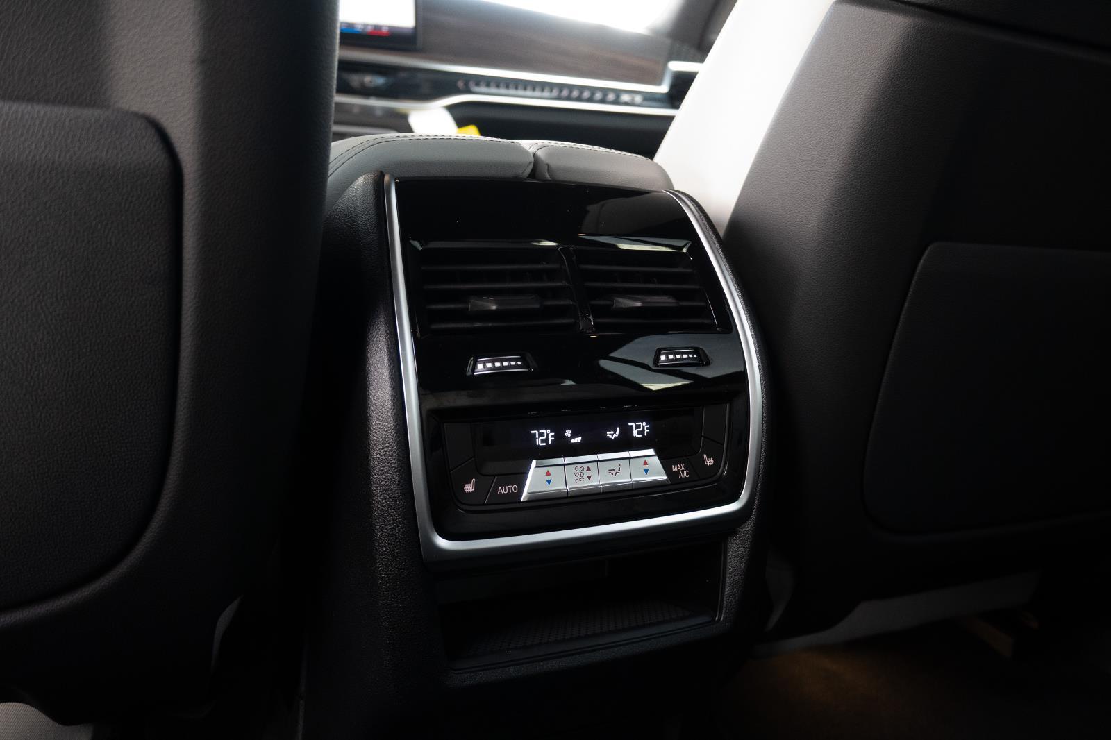 2026 BMW X7 40i - Photo 23