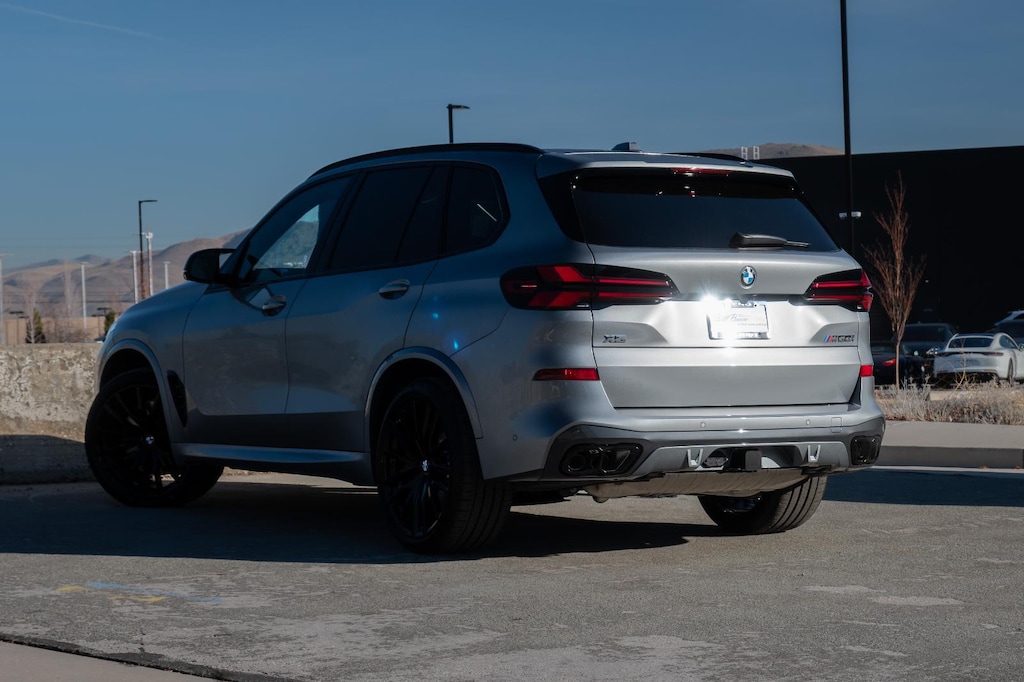 New 2026 BMW X5 M60i Sports Activity Vehicle