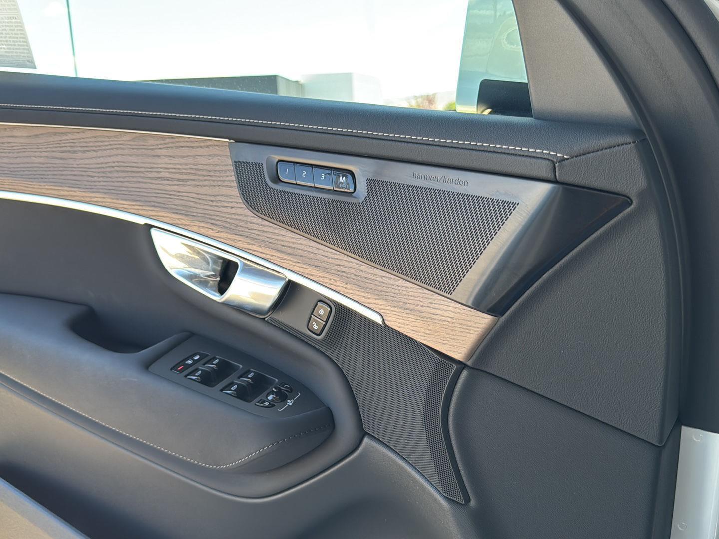 2026 Volvo XC90 Plus - Photo 27