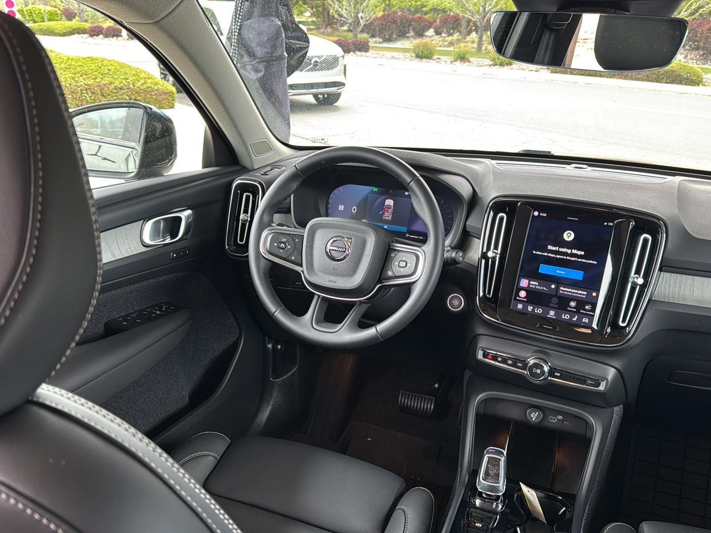 2025 Volvo XC40 Plus - Photo 29