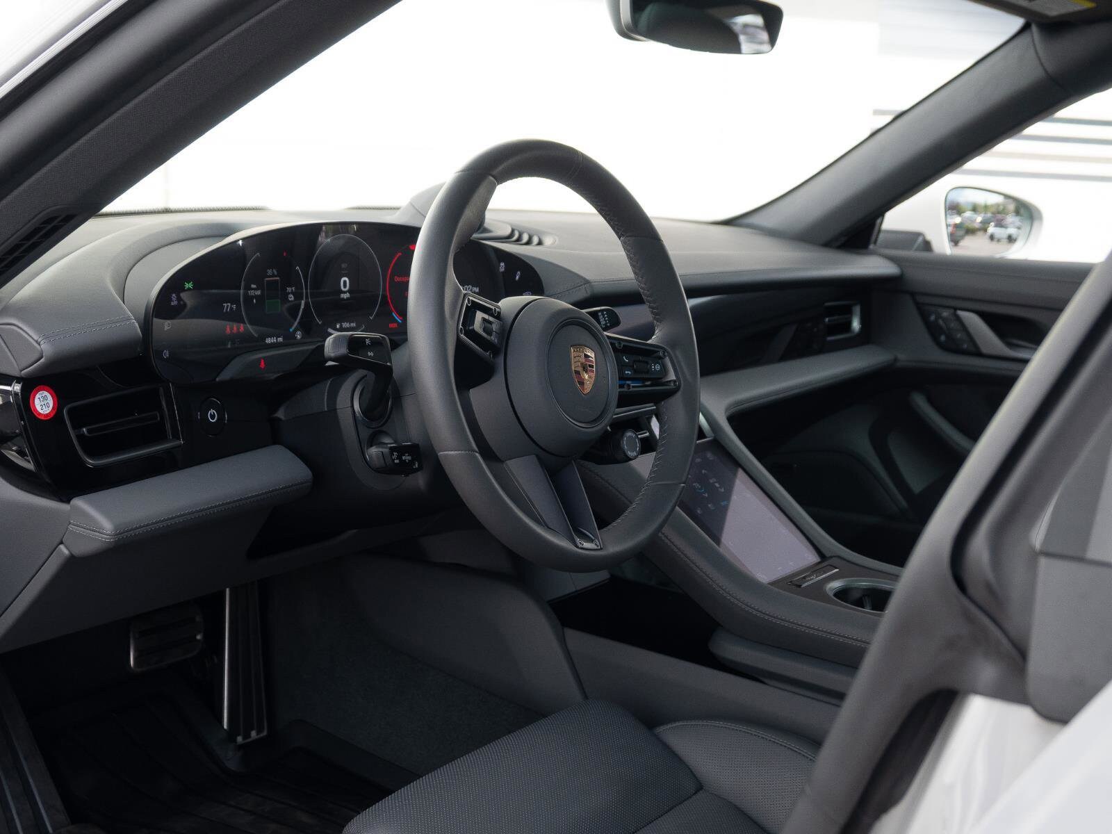 2025 Porsche Taycan 4S photo 4