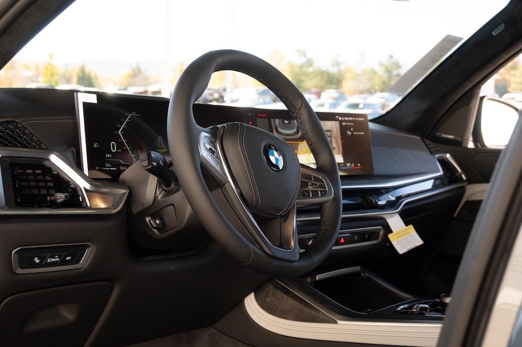 New 2026 BMW X7 xDrive40i Sports Activity Vehicle