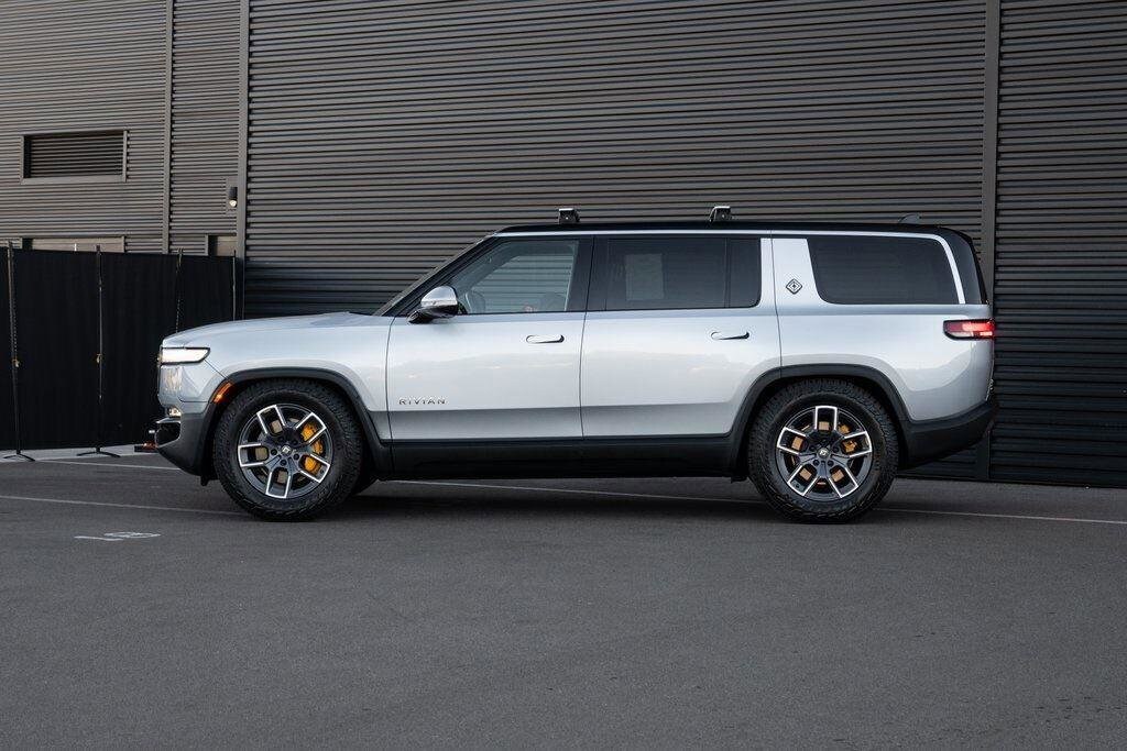 2023 Rivian R1S Adventure photo 2