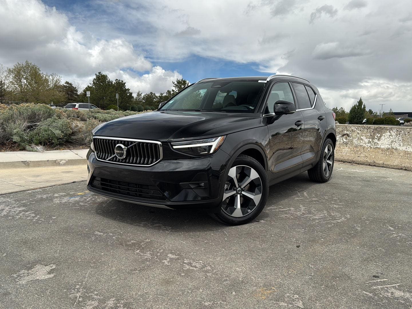 2025 Volvo XC40 Plus - Photo 8