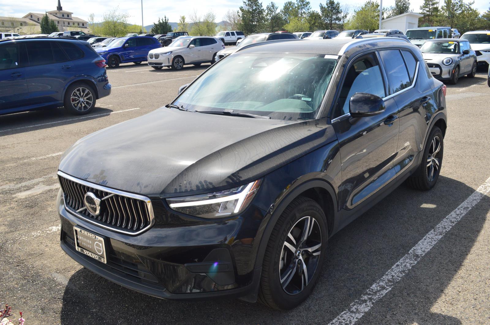 2025 Volvo XC40 Core