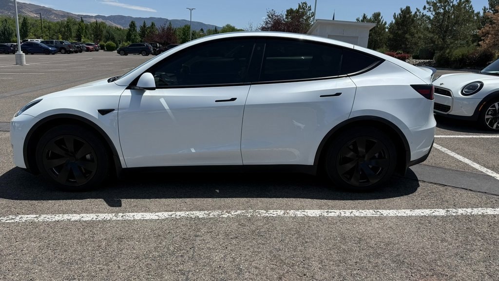 Used 2021 Tesla Model Y Long Range with VIN 5YJYGDEEXMF270290 for sale in Northfield, Minnesota