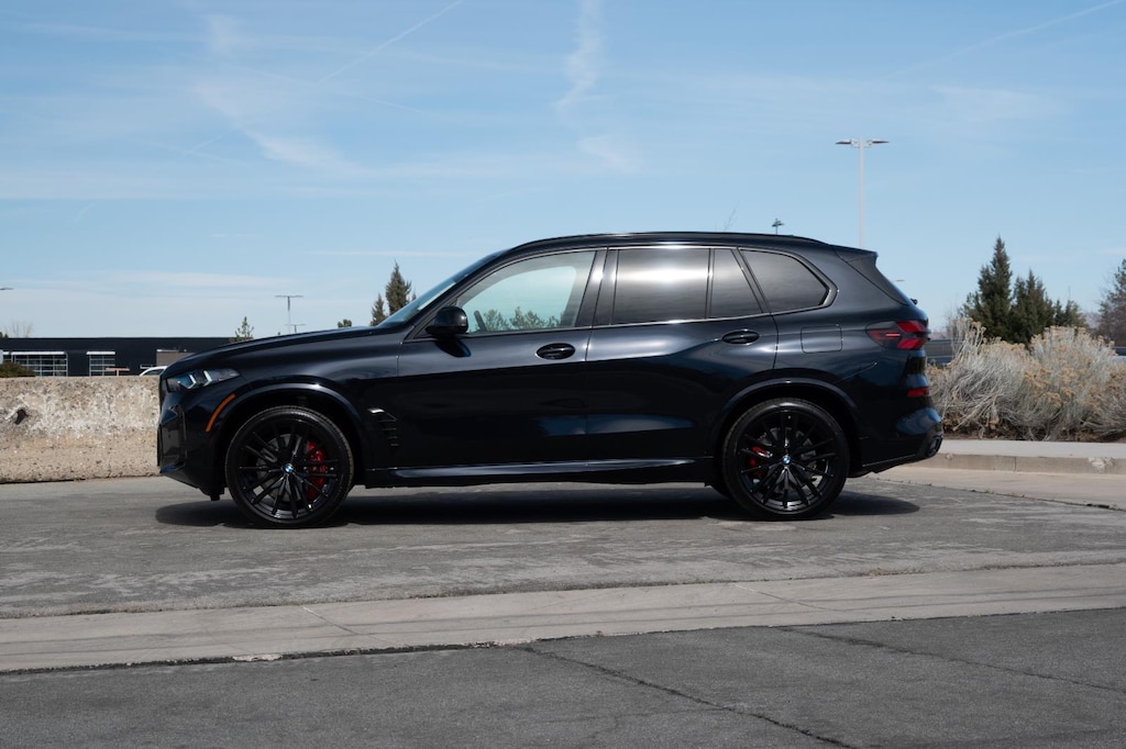 New 2026 BMW X5 M60i Sports Activity Vehicle