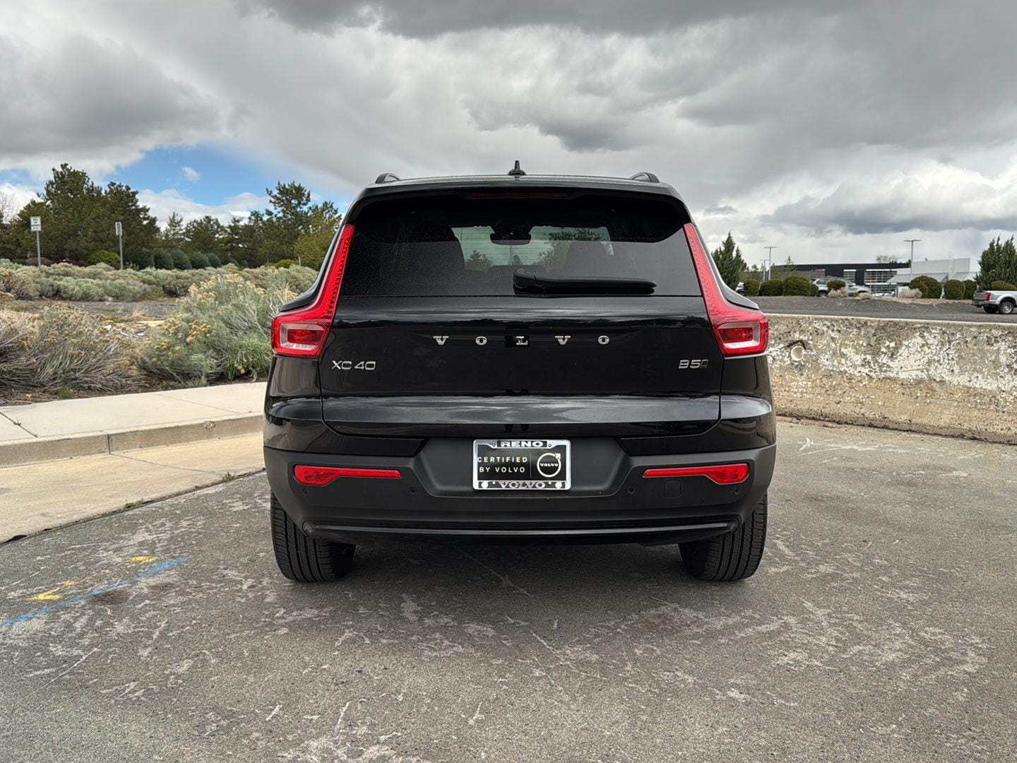 2025 Volvo XC40 Plus - Photo 6