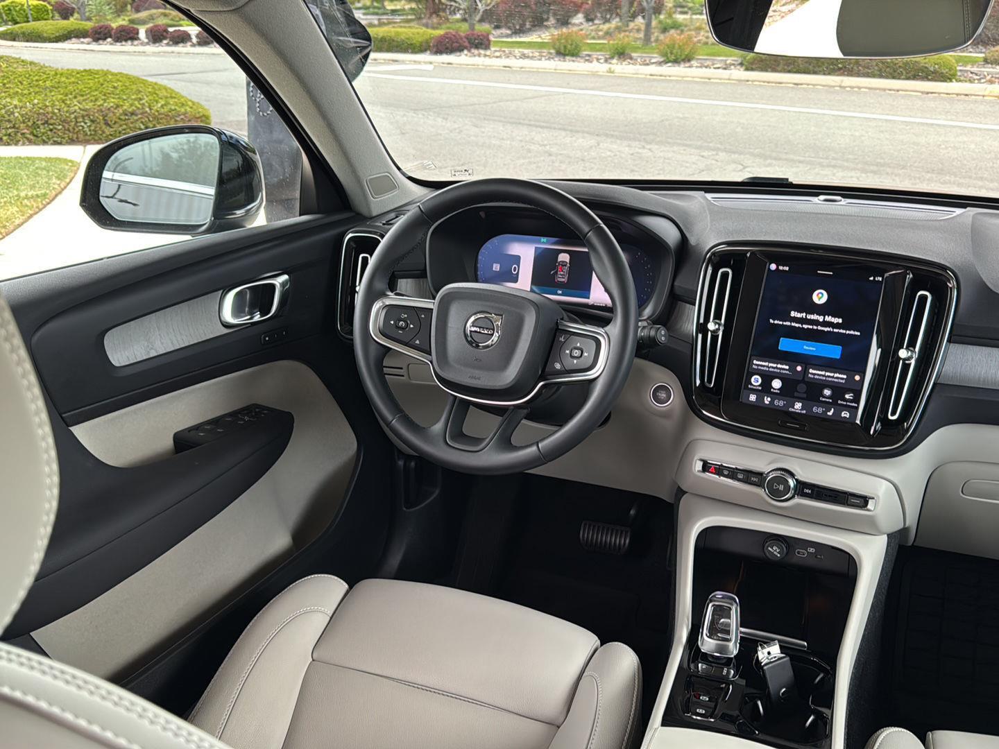 2025 Volvo XC40 Plus - Photo 28