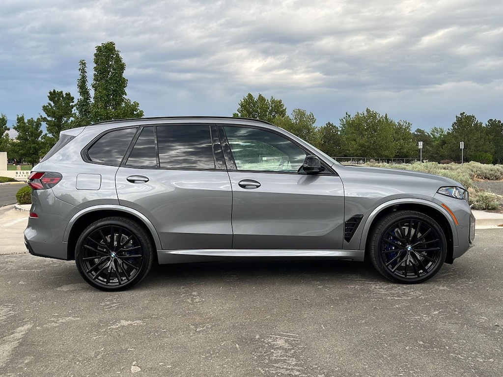New 2026 BMW X5 M60i Sports Activity Vehicle