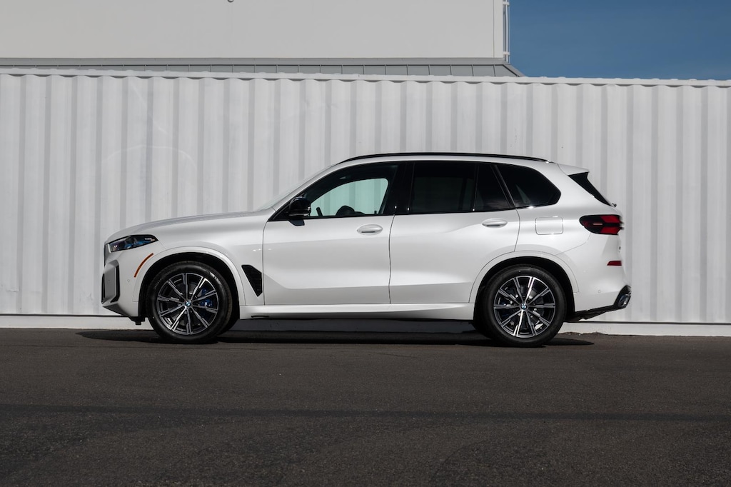 New 2026 BMW X5 M60i Sports Activity Vehicle