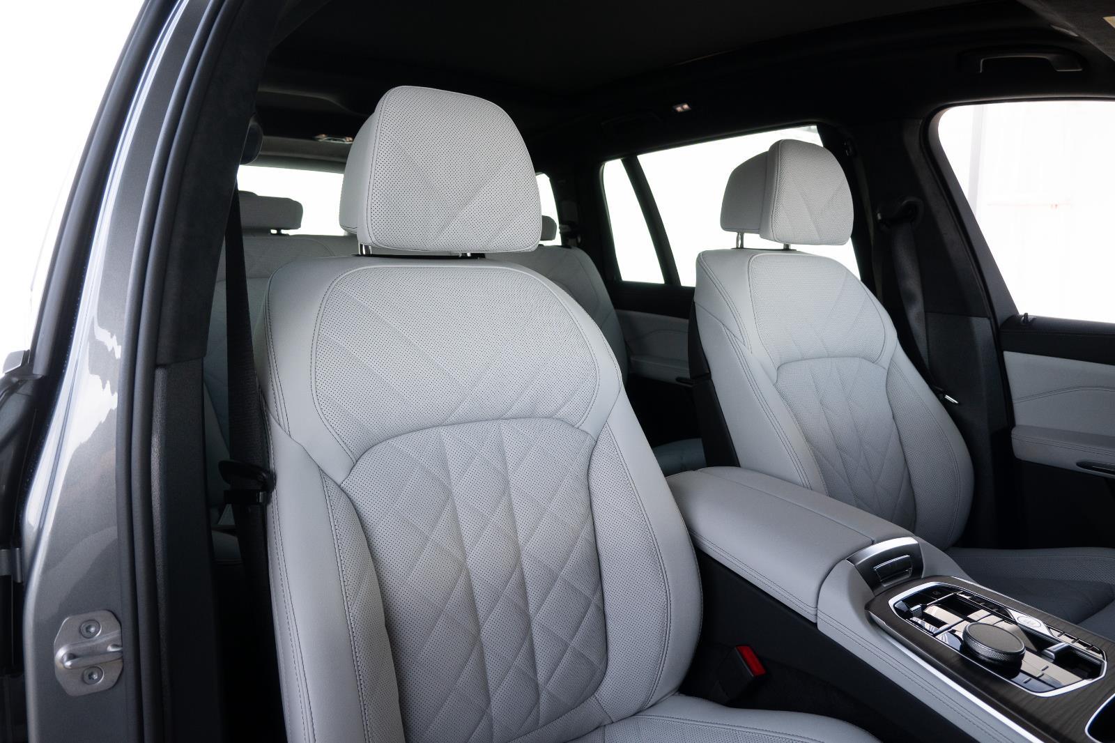 2026 BMW X7 40i - Photo 16