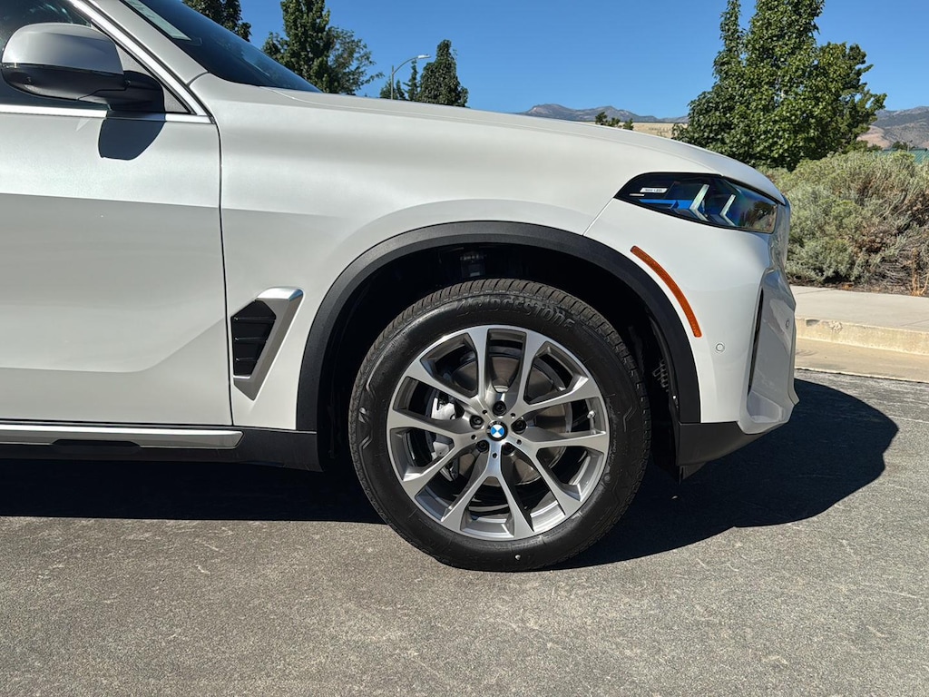New 2026 BMW X5 xDrive40i Sports Activity Vehicle