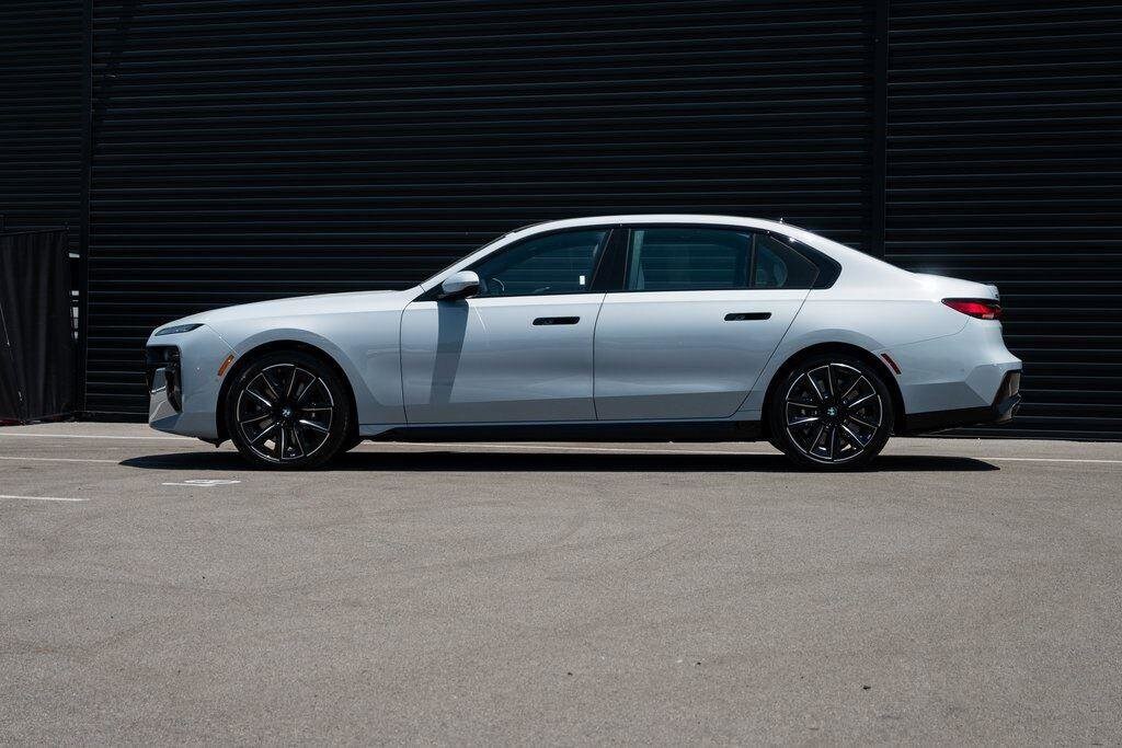 2025 Bmw 760i xDrive photo 2