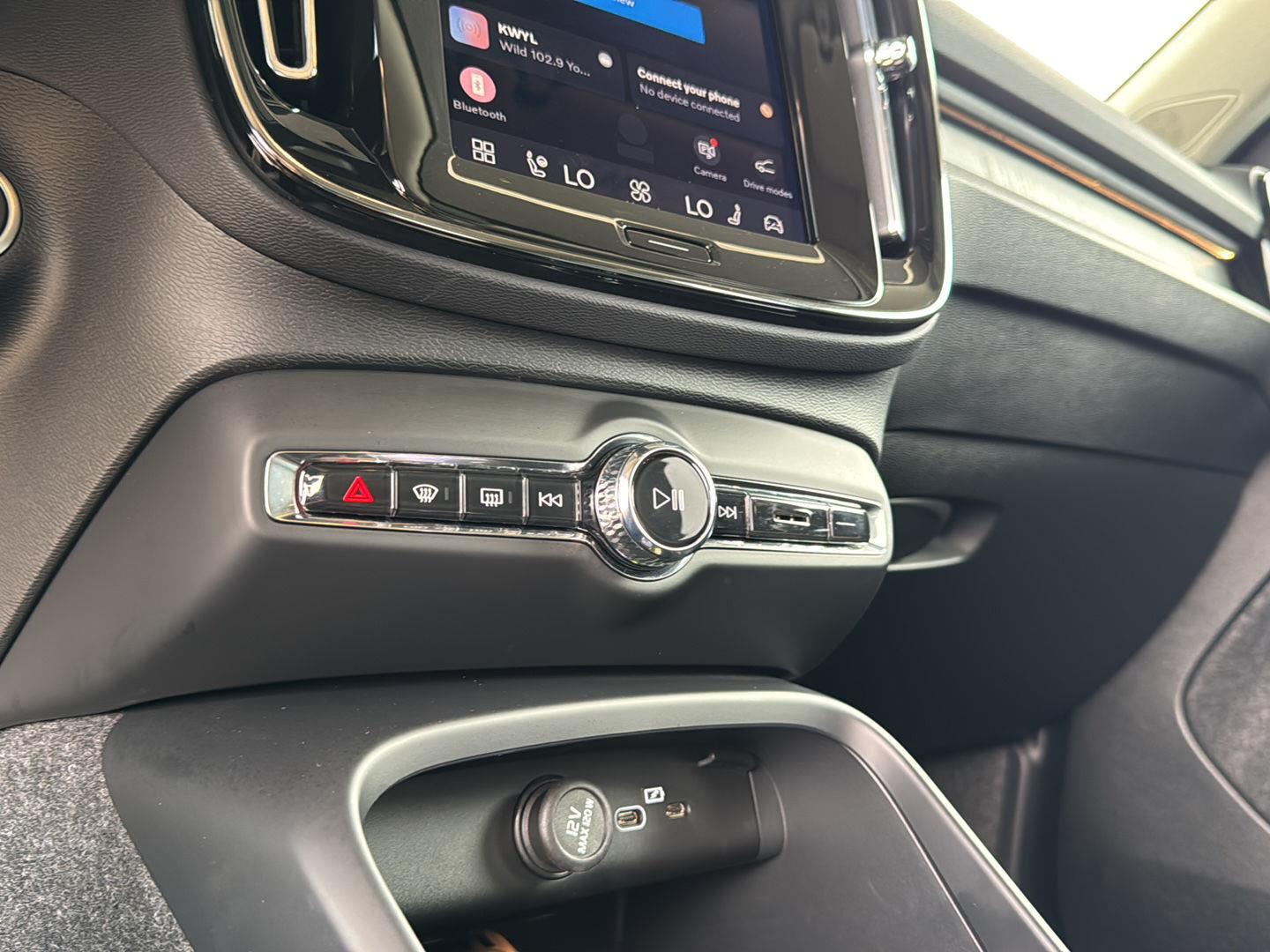 2025 Volvo XC40 Plus - Photo 19