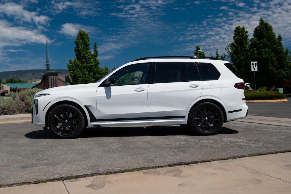 New 2026 BMW X7 M60i Sports Activity Vehicle