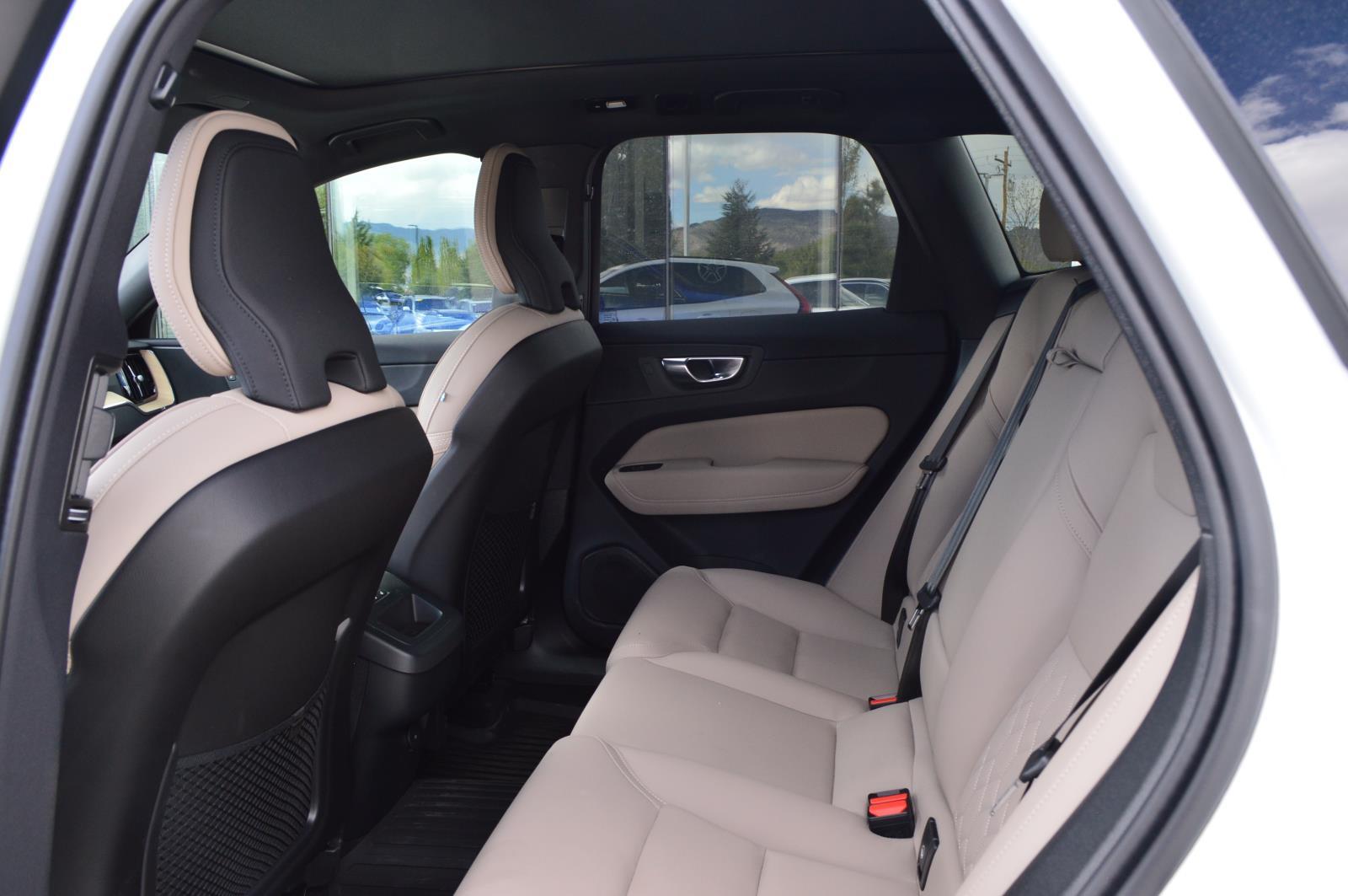 2026 Volvo XC60 Plus - Photo 11
