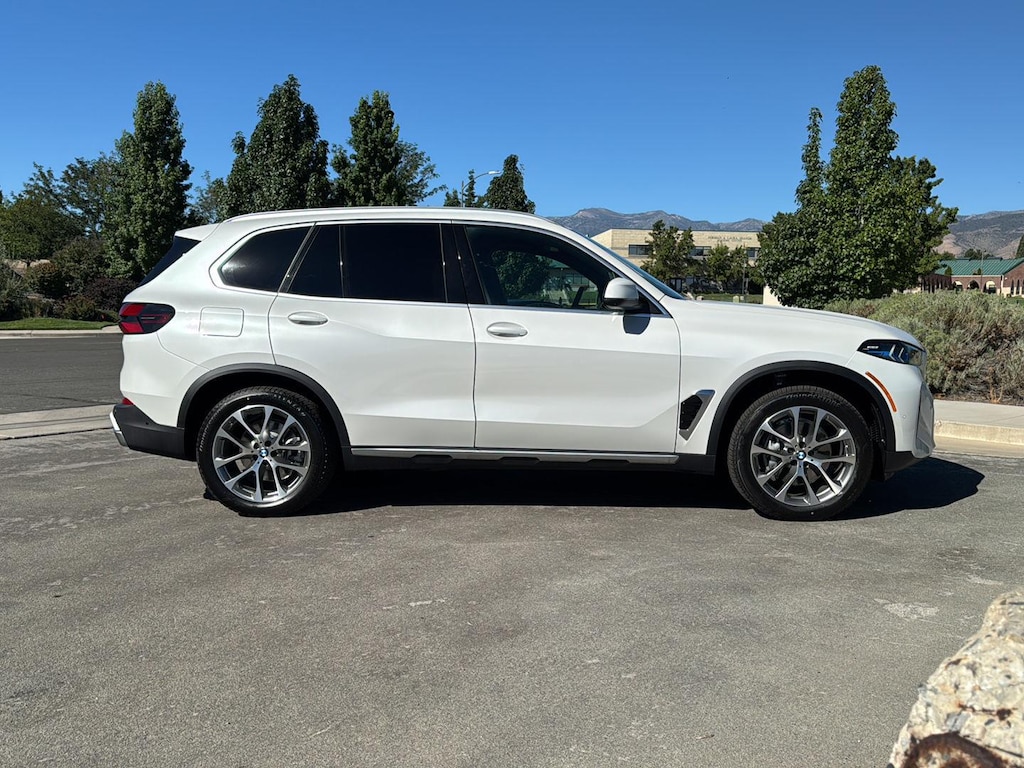 New 2026 BMW X5 xDrive40i Sports Activity Vehicle
