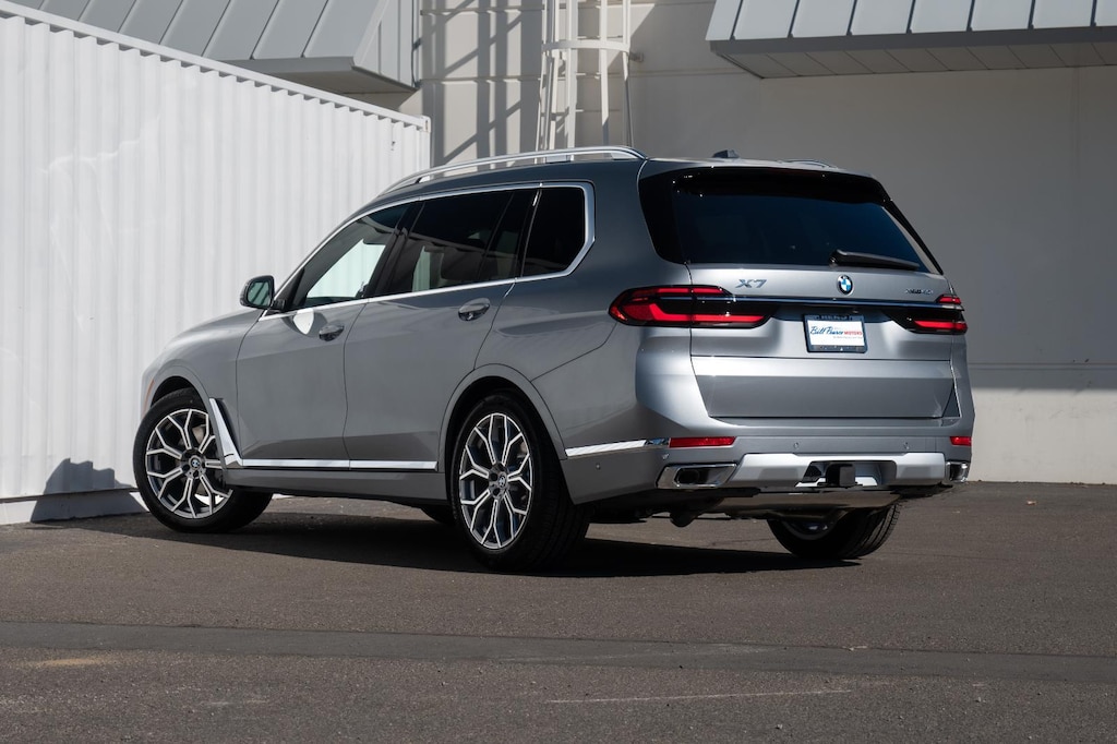 New 2026 BMW X7 xDrive40i Sports Activity Vehicle