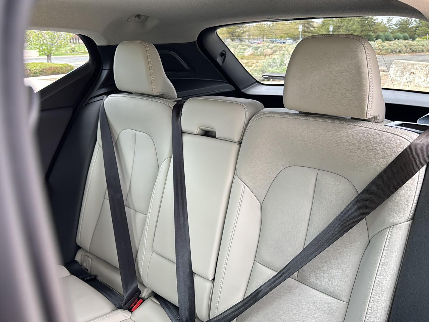 2025 Volvo XC40 Plus - Photo 12