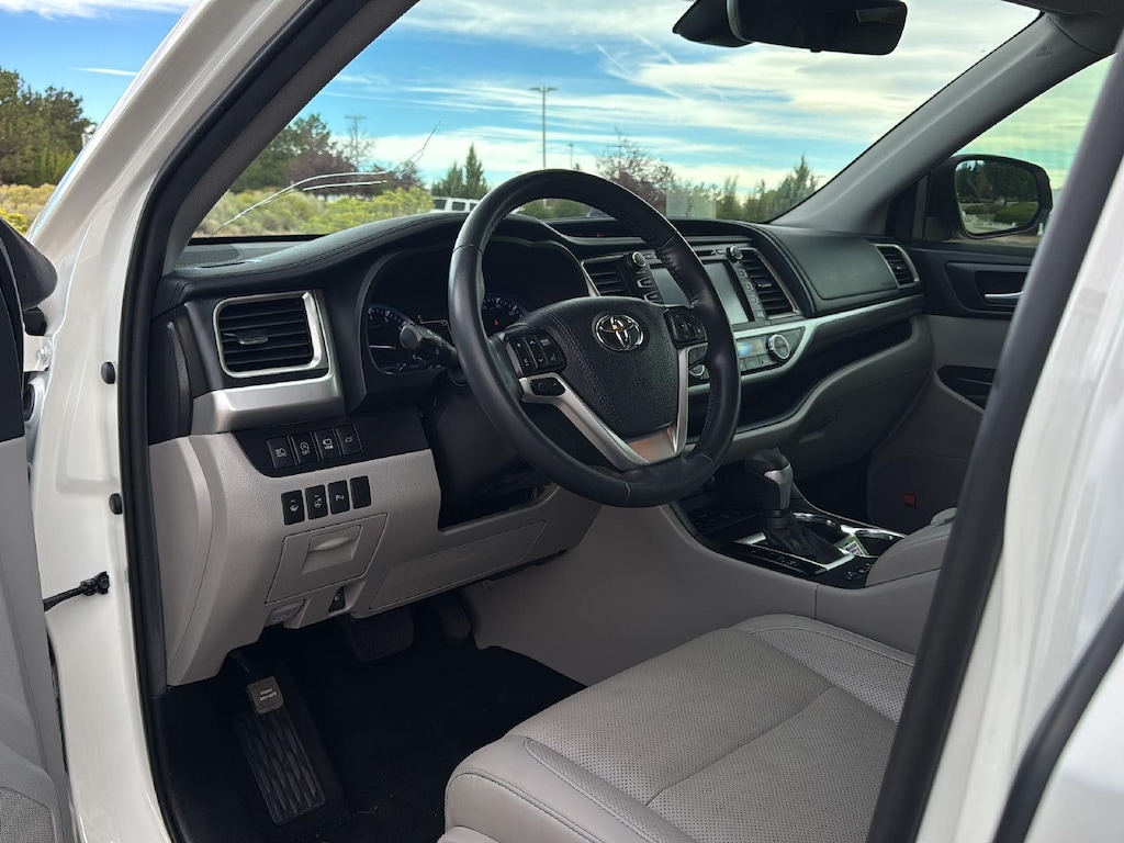 Used 2019 Toyota Highlander Limited Platinum SUV
