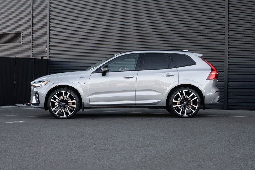 Certified 2023 Volvo XC60 Recharge Plug-In Hybrid Ultimate Dark SUV
