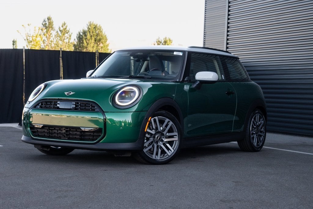 2025 MINI Hardtop 2 Door Base's photo