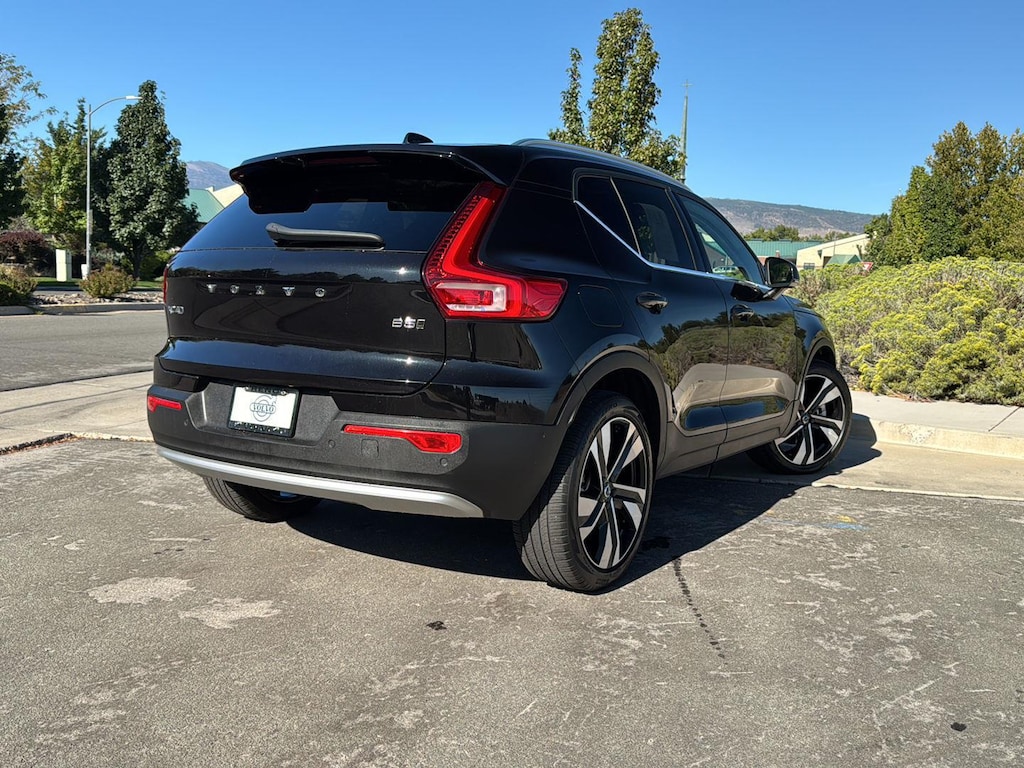Certified 2024 Volvo XC40 Ultimate Bright Theme SUV