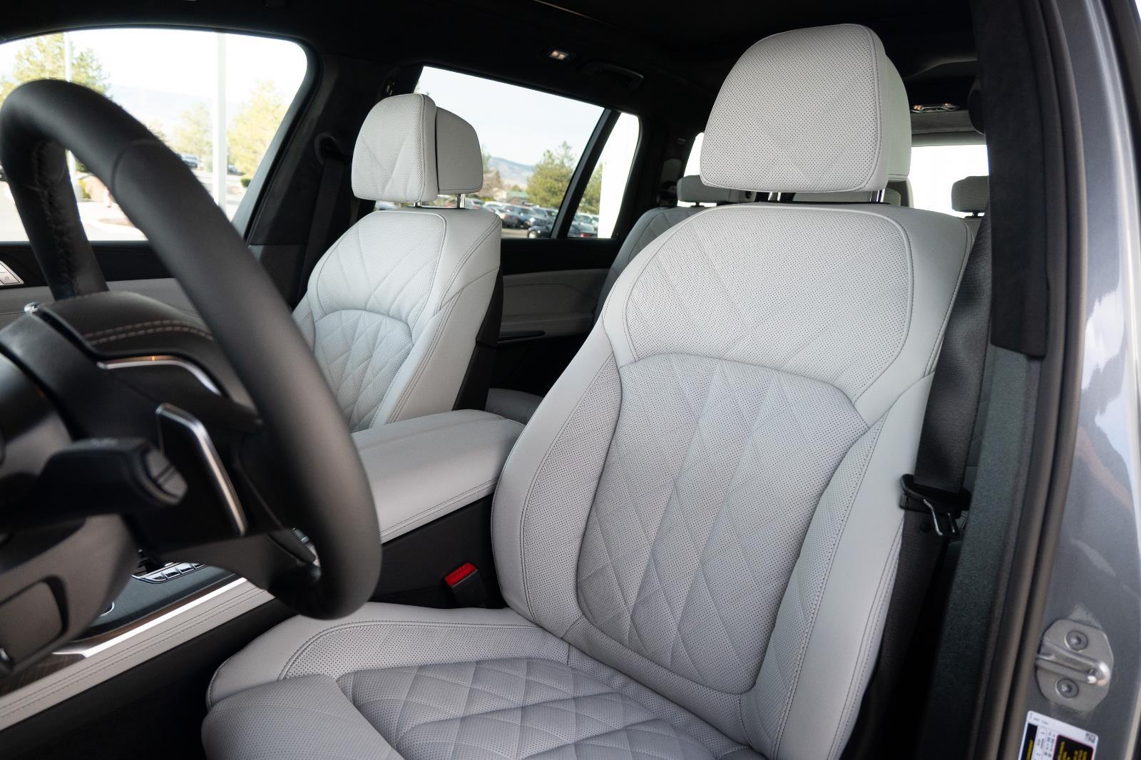 2026 BMW X7 40i - Photo 25