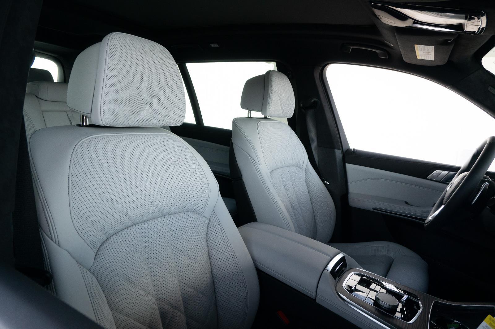 2026 BMW X7 40i - Photo 13