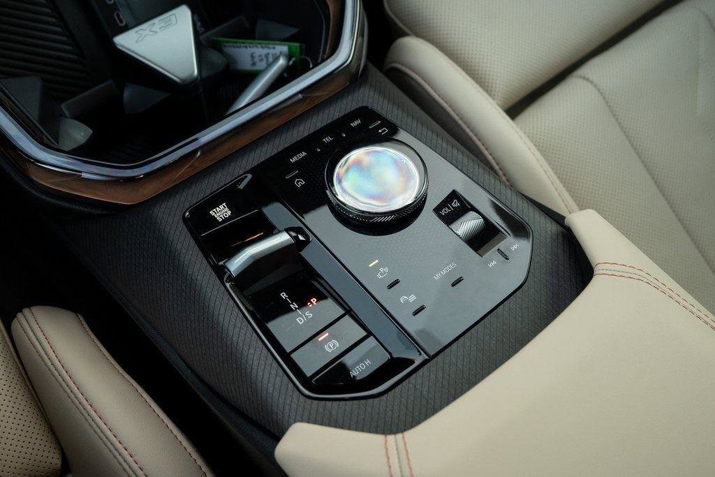 2026 BMW X3 30 - Photo 17