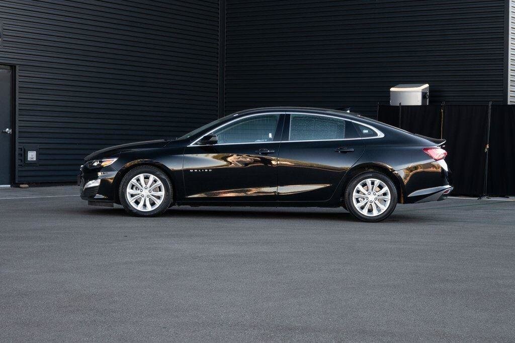 2022 Chevrolet Malibu 1LT photo 2