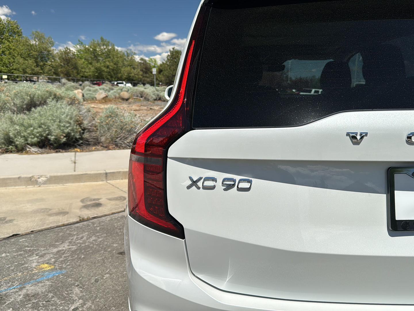 2026 Volvo XC90 Plus - Photo 18